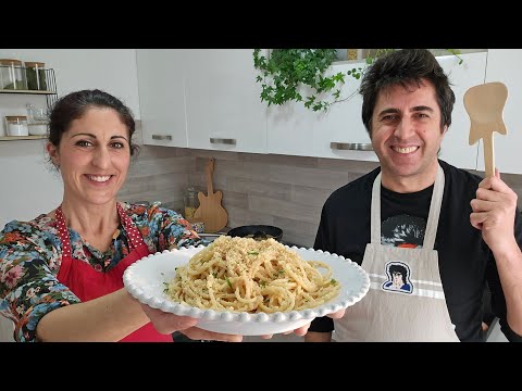 Spaghetti con la mollica alla siciliana - Pasta con muddica atturrata