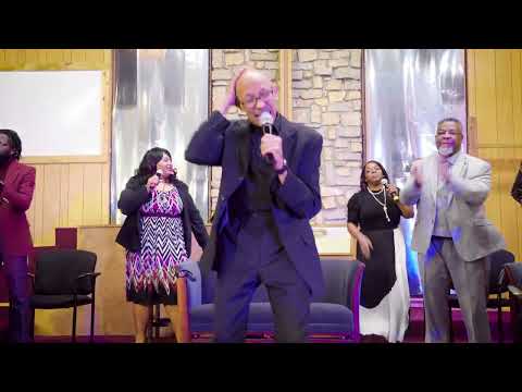 BISHOP LEONARD SCOTT - STOREFRONT PRAISE MEDLEY - (OFFICIAL MUSIC VIDEO)