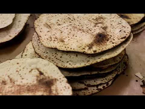 A Matzo In Oiven Arein - (Michoel Schnitzler)