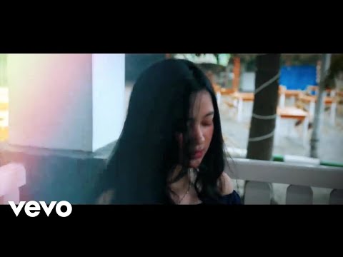 Indah Aqila - Setengah Hati