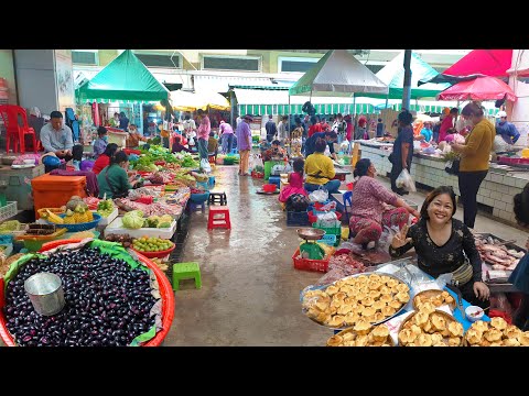 Daily Living Lifestyle And Foods @ Boeng Trabaek Market - Plenty Of Fresh Foods For Sales