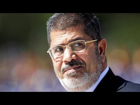 شاهد أهالي قرية العدوة مسقط رأس مرسي يصلون عليه غيابياً …