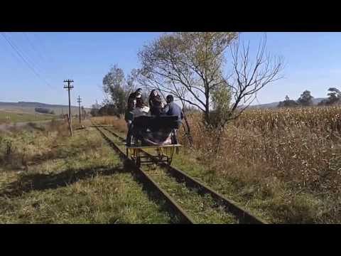 Ciclodrezina de pe calea ferată îngustă din Valea Hârtibaciului