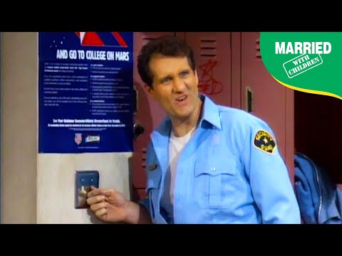Al Confronts The Trophy Thief | Married With Children