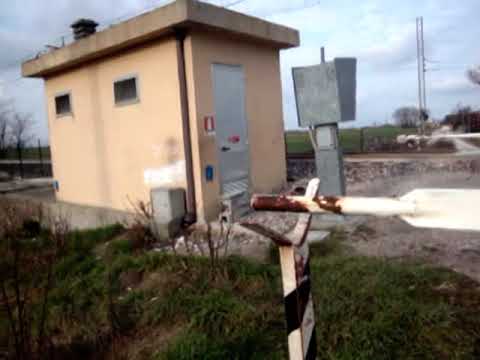 Passaggio a livello di via della Sacca - Fosso Ghiaia (RA) / Level Crossing / Spoorwegovergang