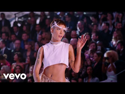 Halsey - Without Me (Live From The Victoria’s Secret 2018 Fashion Show)