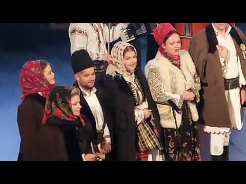 Ansamblul Folcloric Cununa de pe Someș, Bistrița. Dirijor Anghel Urs.