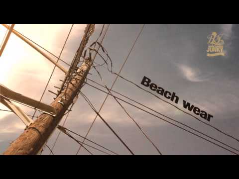 Royal Lounge Junky, Fashionably Royal