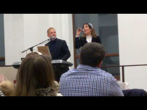 Emma si Cristi Repede - Ai valoare-n ochii lui Dumnezeu - live Biserica Sfanta Treime Beclean