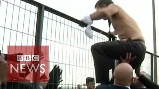 Air France shirtless bosses flee from angry protesters - BBC News