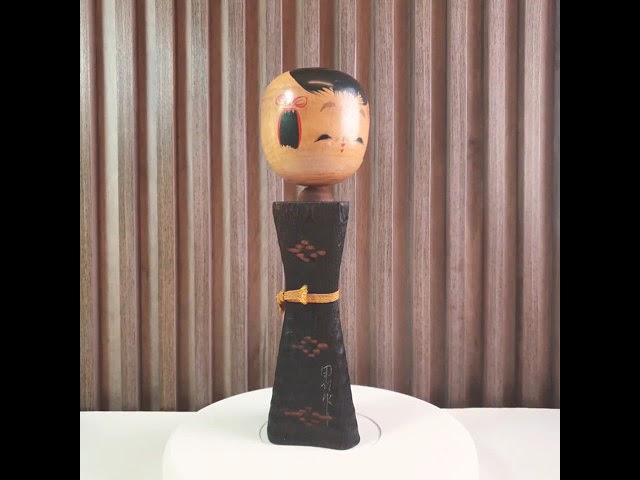 Vídeo relacionado con USABURO Kokeshi Muñeca japonesa de madera 9-113-1 Happy Daruma White