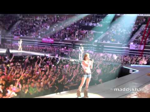 [Fancam 111209] Taeyeon @ SNSD Concert Singapore Day 1