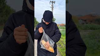 Download lagu Fakirler 1 Ekmeğini Seninle Paylaşır😭Sonuna Kadar İzle #aboneol #shortsvideo #drama #viral mp3