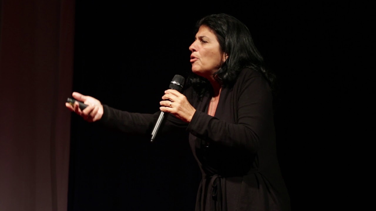 A importância da arte,da leitura e das histórias na reconstrução social | Lúcia Fidalgo | TEDxUFRJ