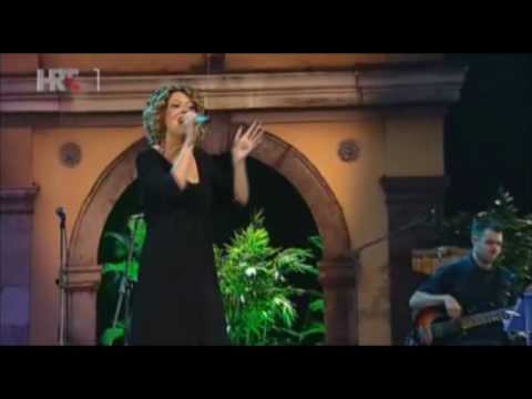 Monika Petrov - Tribaš mi MIK 2010 Live