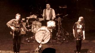 Johnny &amp; Lillie Flynn feat. Marcus Mumford - Tickle me pink @Hammersmith Apollo in London (09.10.10)