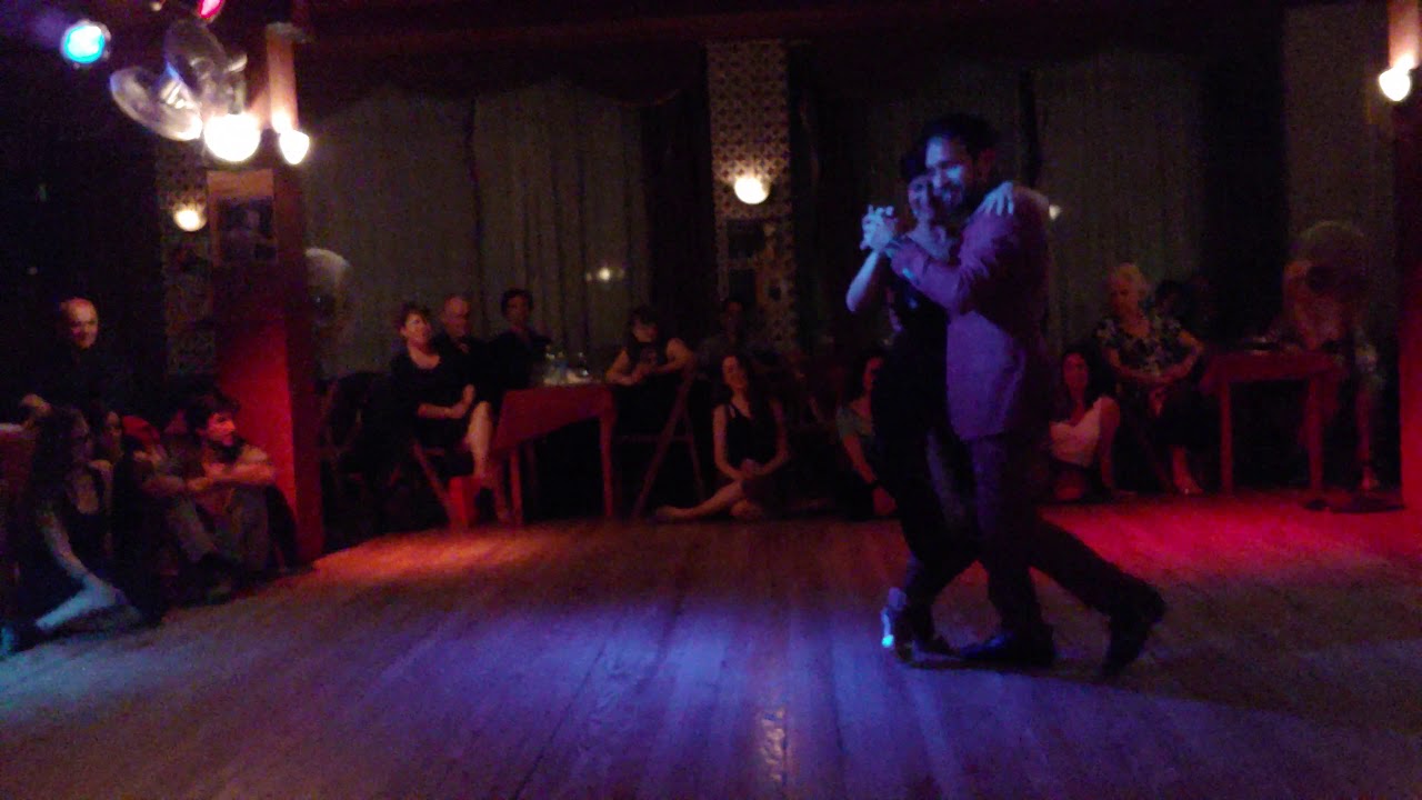 Mariela Sametband y Guille "peque" Barrionuevo. Milonga Mandinga. Uruguay 2019 2/4