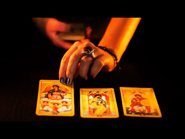 Vídeo relacionado con Cartas góticas del tarot - Baraja de adivinación para principiantes | Fantasía oscura con arte misterioso, herramienta de entretenimiento versátil, almacenamiento compacto para familia, mujeres