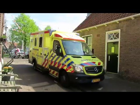 Ambulance met spoed naar de Drpsstraat in Zuidland