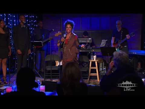 Gladys Knight with "Neither One of Us" from Skyville Live