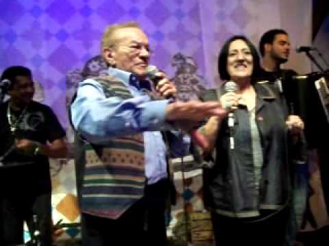 Antonio Barros e Ceceu cantando Segura o Machucado no Festival Rootstock 2011