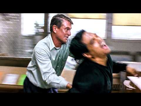 El sustituto lanza a 3 estudiantes por la ventana de la biblioteca | El sustituto | Clip en Español