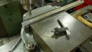 USING THE EDGEFINDER ON THE BRIDGEPORT  MILL tubalcain