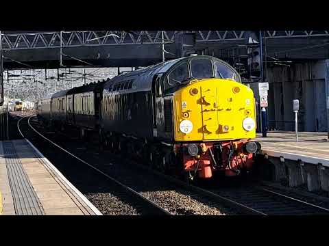 D213/40013 powering through Stafford. what a fabulous sight and sound. A classic loco.