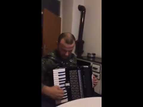 Kako mali pjeva - Na tvojoj ruci prsten