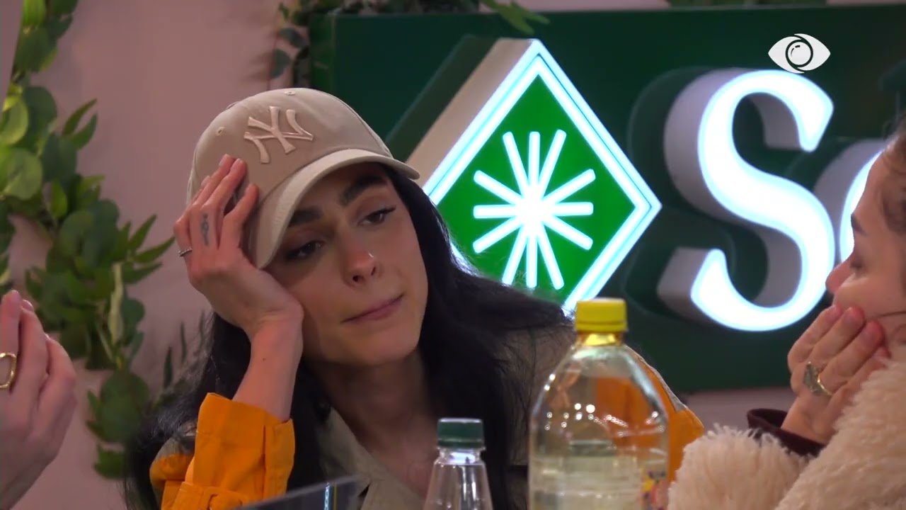 “Dua të marr informacionin nga jashtë…”/ Rozana diskuton me banoret për kutitë e emergjencës
