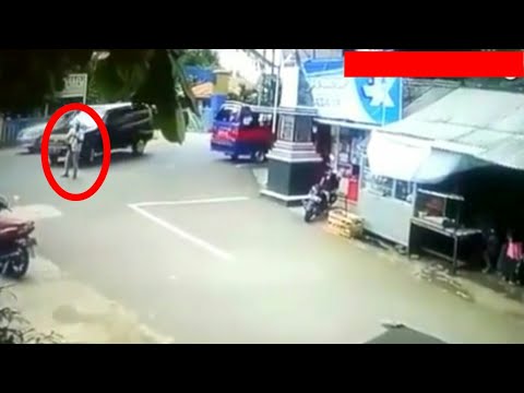 Aneh||meski di lindas mobil orang ini masih bs berjalan.
