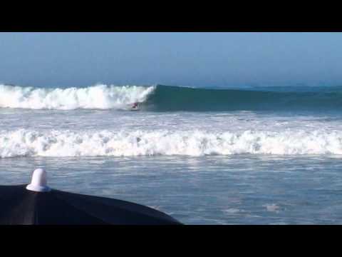 Kelly Slater goes left in Round 2 Heat 2 2014 Hurley Pro