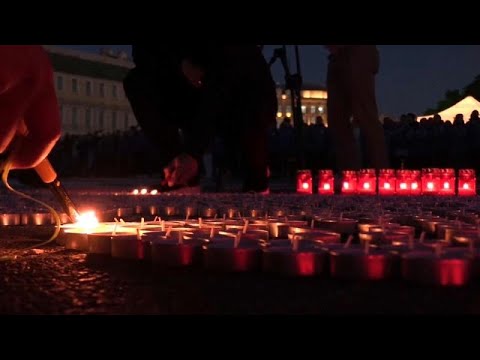 بدون تعليق الشموع تضيئ ساحة في موسكو في ذكرى الغزو النازي للاتحاد السوفيتي