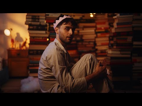 UN DÍA A LA VEZ + 135 (Videoclip Oficial) - Alan Sutton y las criaturitas de la ansiedad