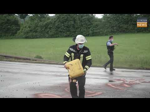 Lkw kracht in Leitplanke - Ursache noch unklar