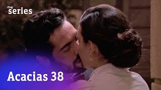 Acacias 38: Íñigo besa a Leonor #Acacias711 | RTVE Series