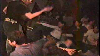 FUERZA Y DECISION resist (cover de Biohazard) en TEATRO DEL PLATA - año 2000