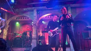 Johnny hates jazz - Don’t say it’s love