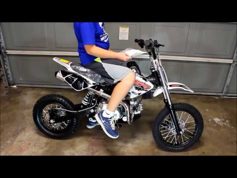download lagu mp3 mp4 125cc Dirt Bike Automatic, download lagu 125cc Dirt Bike Automatic gratis, unduh video klip 125cc Dirt Bike Automatic
