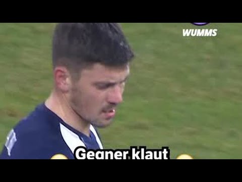 Hertha Spieler klaut den Zettel 😱