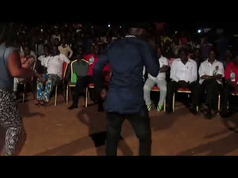 bebeto bongo en concert dans la ville de yako