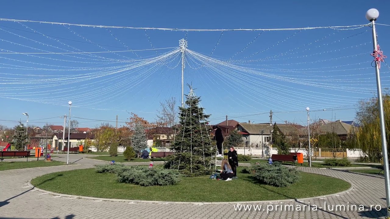 Pregătiri de sărbătoare în parcul din Comuna Lumina