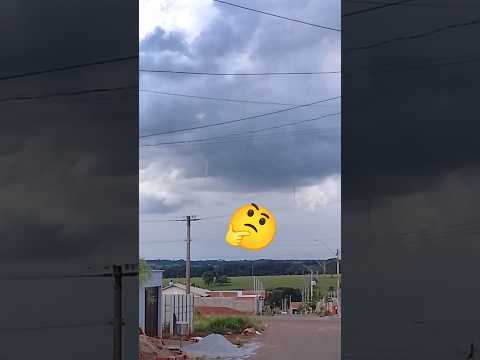 Fenômeno curioso em Itaberai Go " 2 mine tornados se formando"???