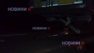 «Мазда» въехала под фуру в Николаевской области: пострадали два человека (видео)