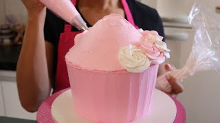 FIZ UM BOLO CUPCAKE GIGANTE... GENTE FICOU LINDO!!! PODE USAR COMO SMASH THE CAKE - @RebecaPoll