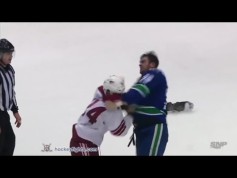 Kyle Chipchura vs Tom Sestito Dec 22, 2014