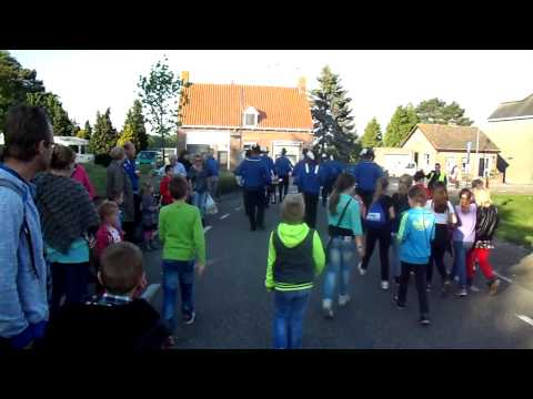 Avond 3 daagse Moerdijk dorp 2014 - Intocht met Oranjegarde Heinenoord