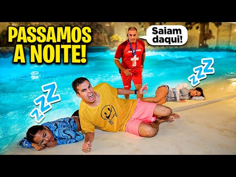 PASSAMOS A NOITE EM UM PARQUE AQUÁTICO E ISSO ACONTECEU!