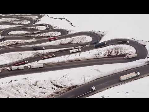 Caracoles Hill Descent / One of the most dangerous routes in the world