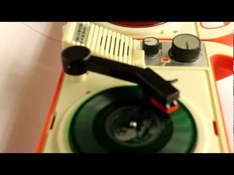 Bandai 8 Ban record player / Triple Inchophone